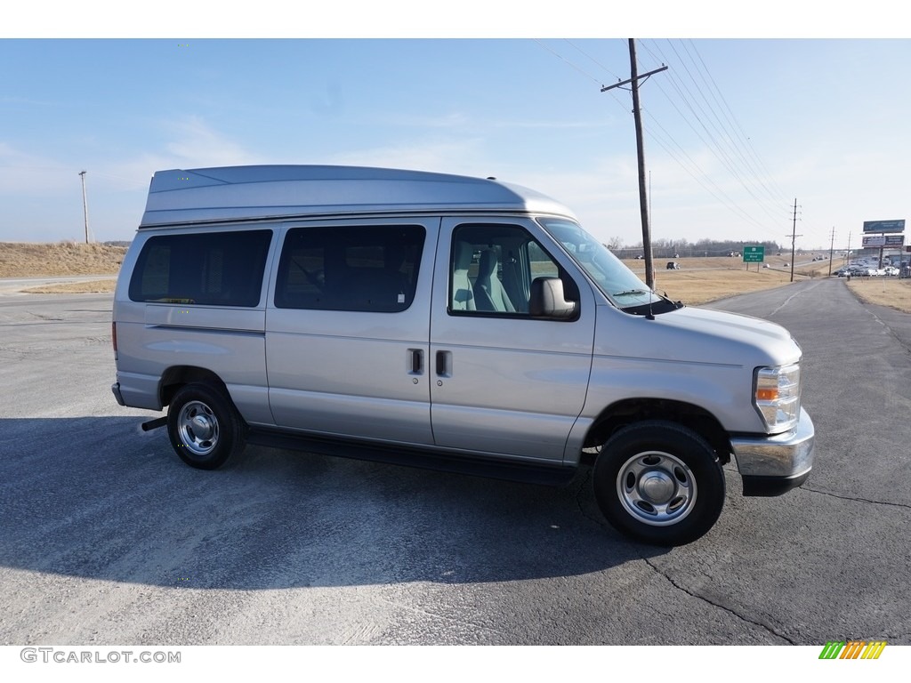 2011 E Series Van E350 XLT Passenger - Ingot Silver Metallic / Medium Flint photo #2