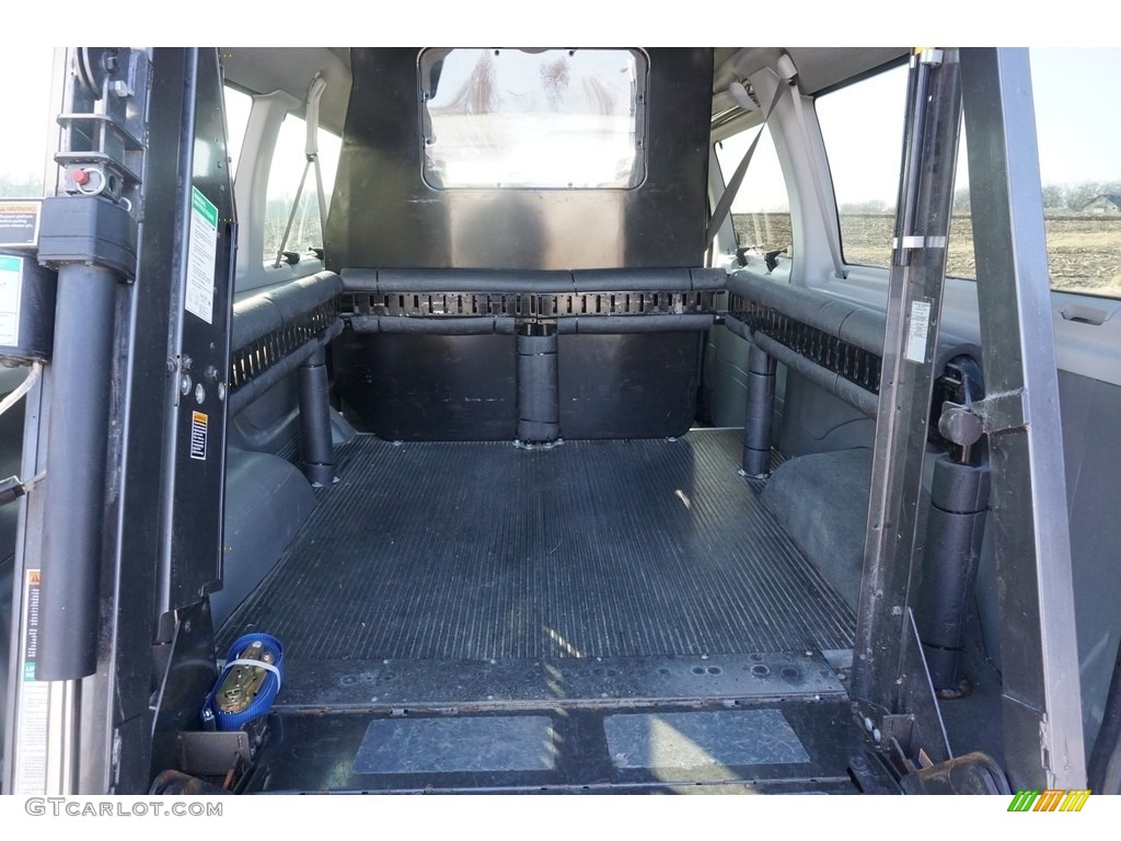 2011 E Series Van E350 XLT Passenger - Ingot Silver Metallic / Medium Flint photo #4