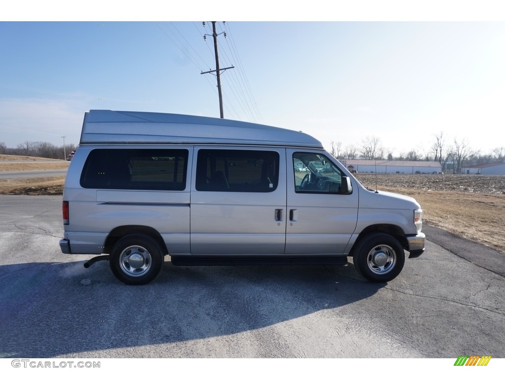 2011 E Series Van E350 XLT Passenger - Ingot Silver Metallic / Medium Flint photo #15