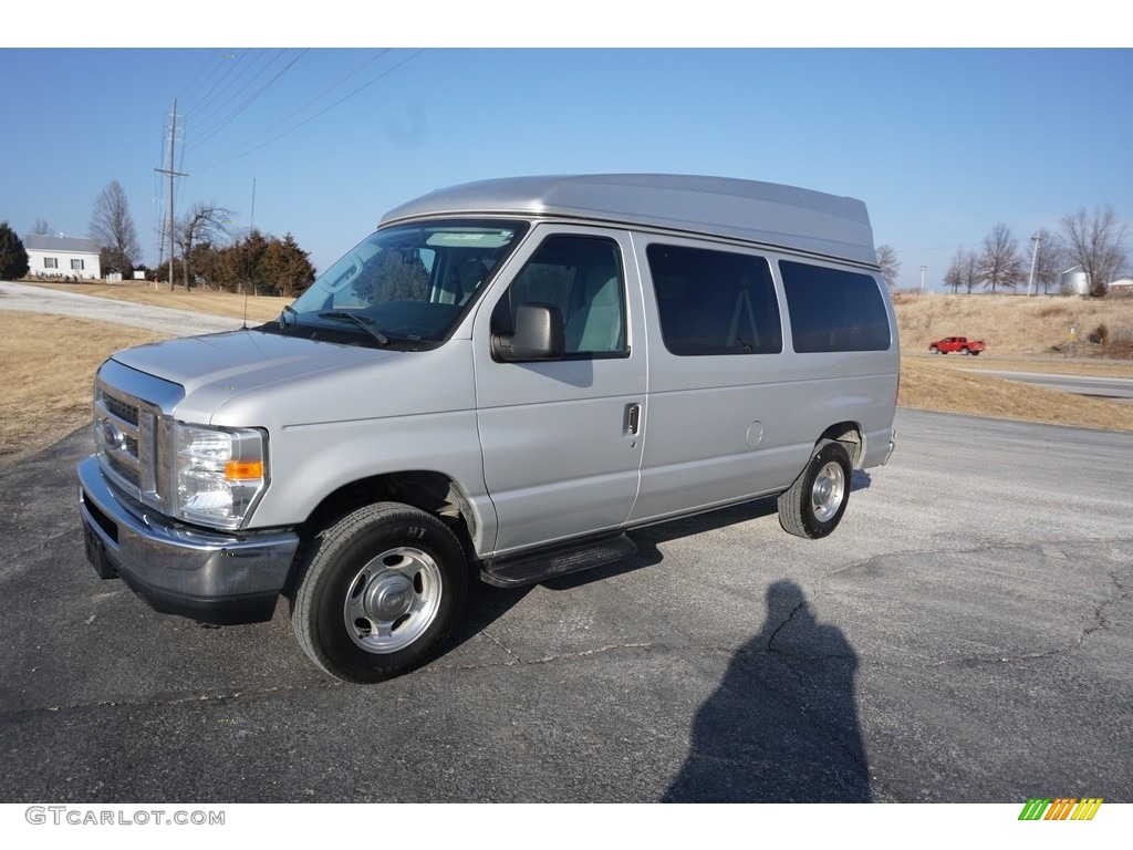 2011 E Series Van E350 XLT Passenger - Ingot Silver Metallic / Medium Flint photo #16