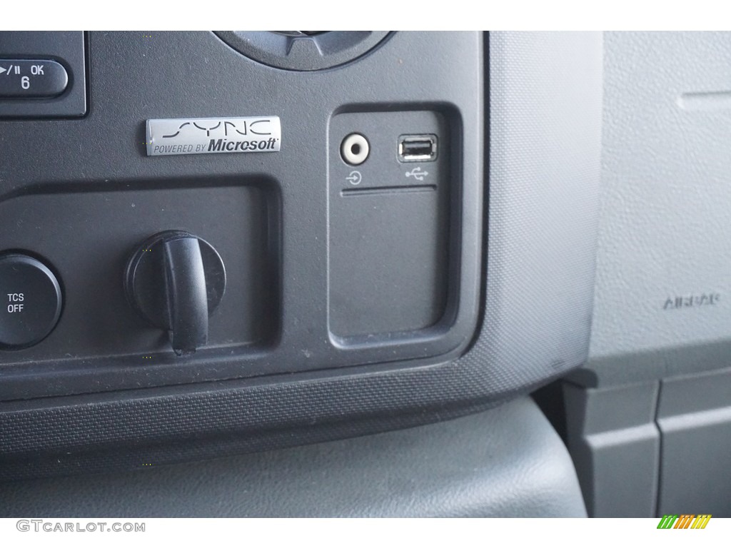 2011 E Series Van E350 XLT Passenger - Ingot Silver Metallic / Medium Flint photo #19