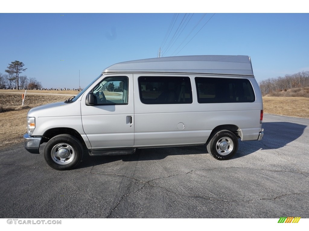 2011 E Series Van E350 XLT Passenger - Ingot Silver Metallic / Medium Flint photo #28