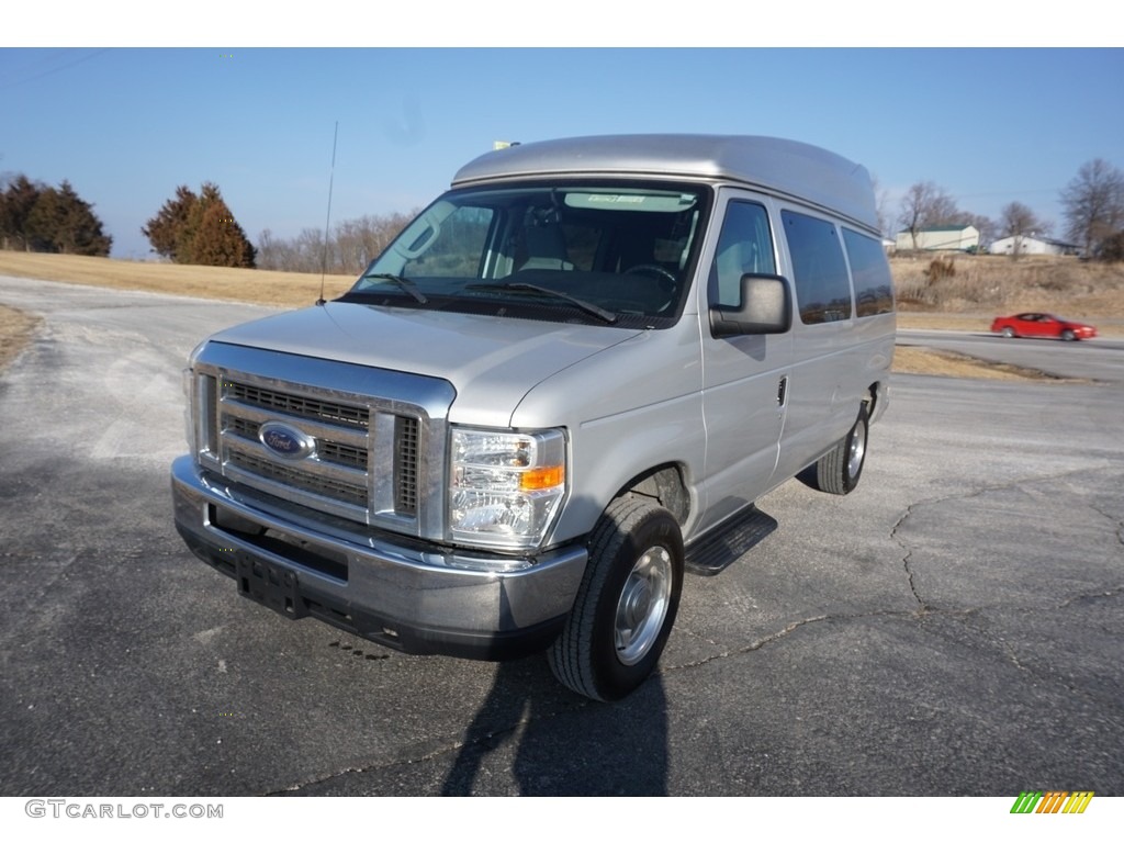 2011 E Series Van E350 XLT Passenger - Ingot Silver Metallic / Medium Flint photo #29