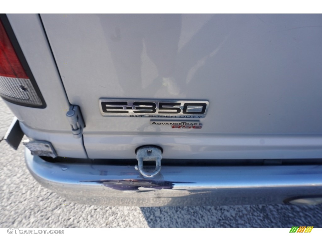 2011 E Series Van E350 XLT Passenger - Ingot Silver Metallic / Medium Flint photo #36