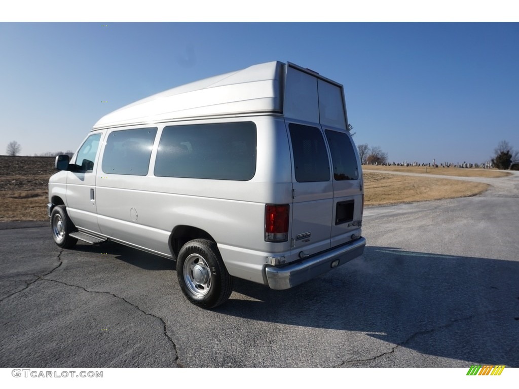 2011 E Series Van E350 XLT Passenger - Ingot Silver Metallic / Medium Flint photo #42