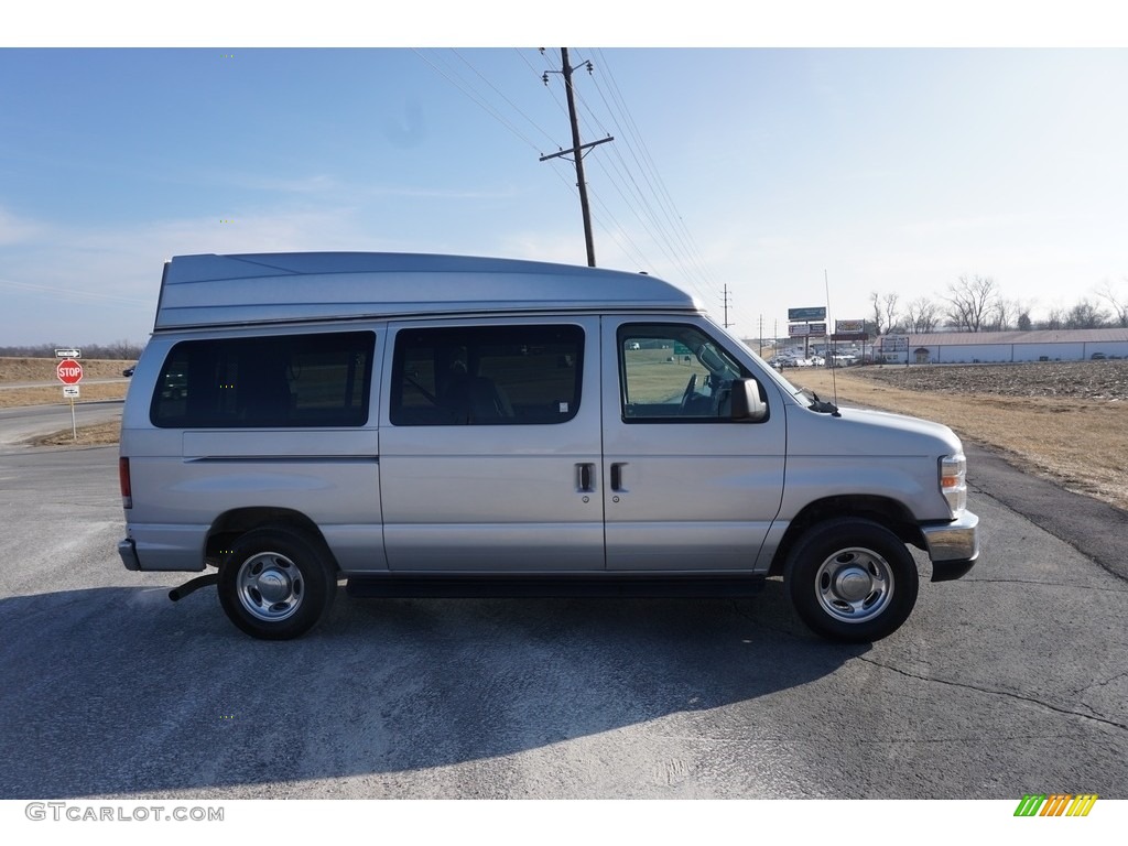 2011 E Series Van E350 XLT Passenger - Ingot Silver Metallic / Medium Flint photo #51