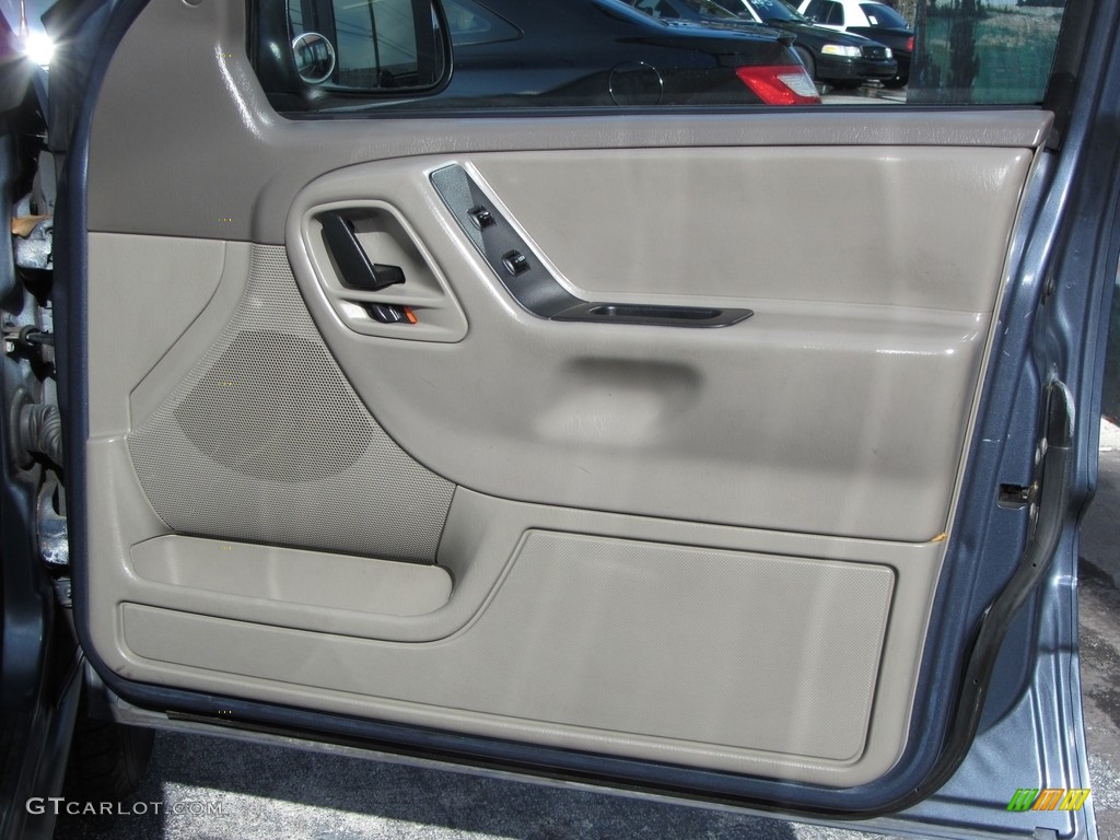 2002 Grand Cherokee Laredo - Steel Blue Pearlcoat / Sandstone photo #16