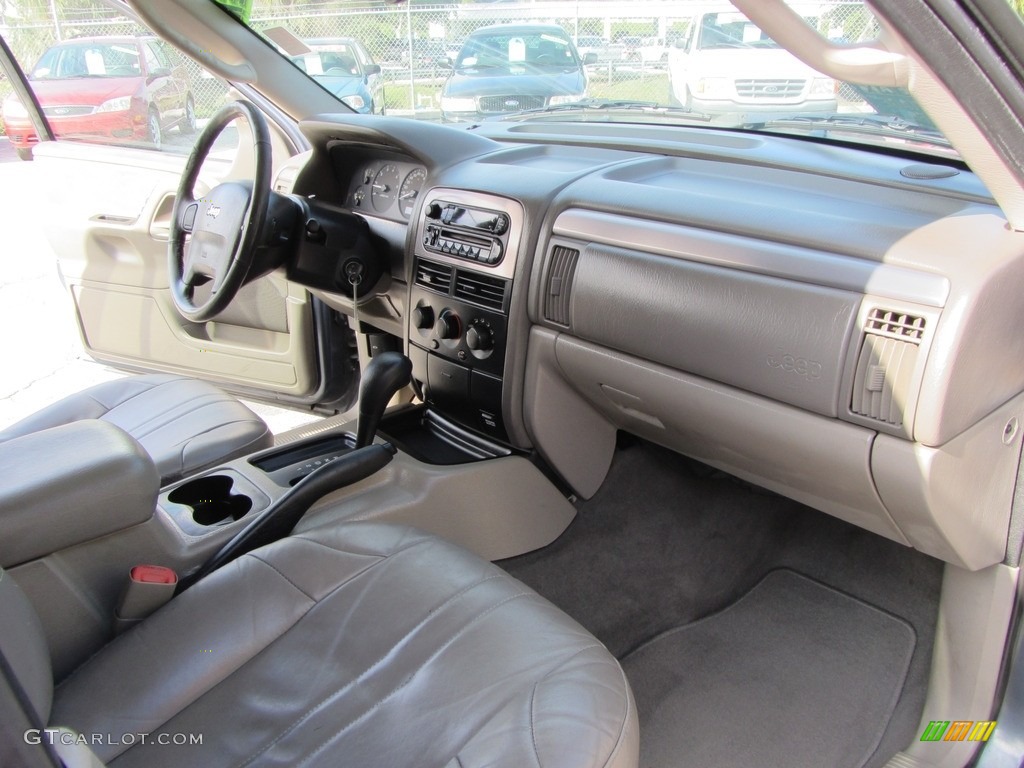 2002 Grand Cherokee Laredo - Steel Blue Pearlcoat / Sandstone photo #17