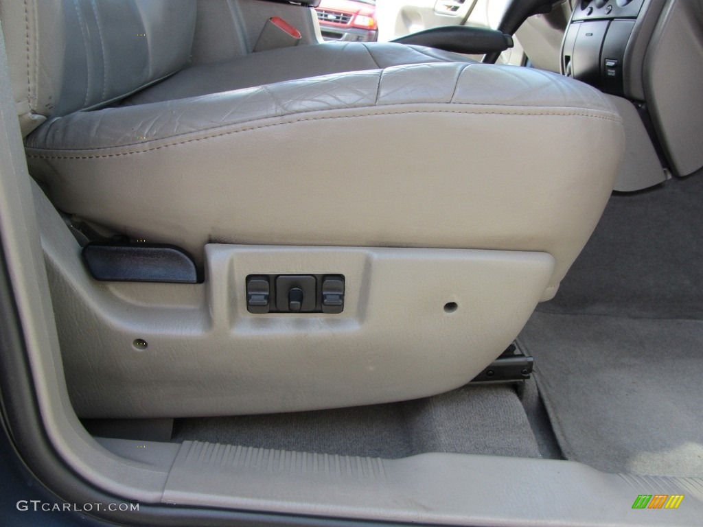 2002 Grand Cherokee Laredo - Steel Blue Pearlcoat / Sandstone photo #19