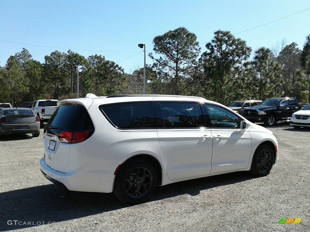 2018 Pacifica Touring L - Bright White / Black/Diesel photo #5