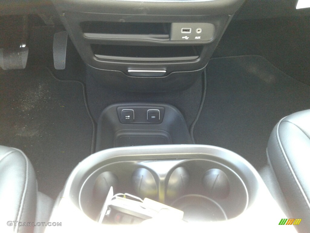 2018 Pacifica Touring L - Bright White / Black/Diesel photo #16