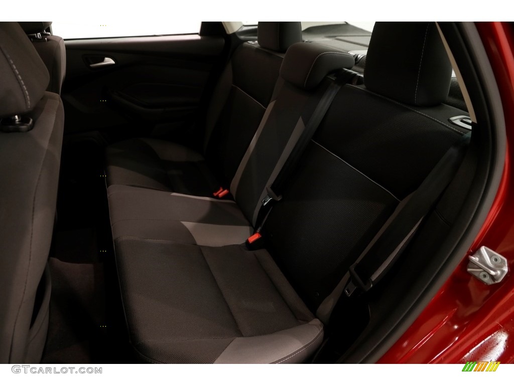 2014 Focus SE Sedan - Ruby Red / Charcoal Black photo #15