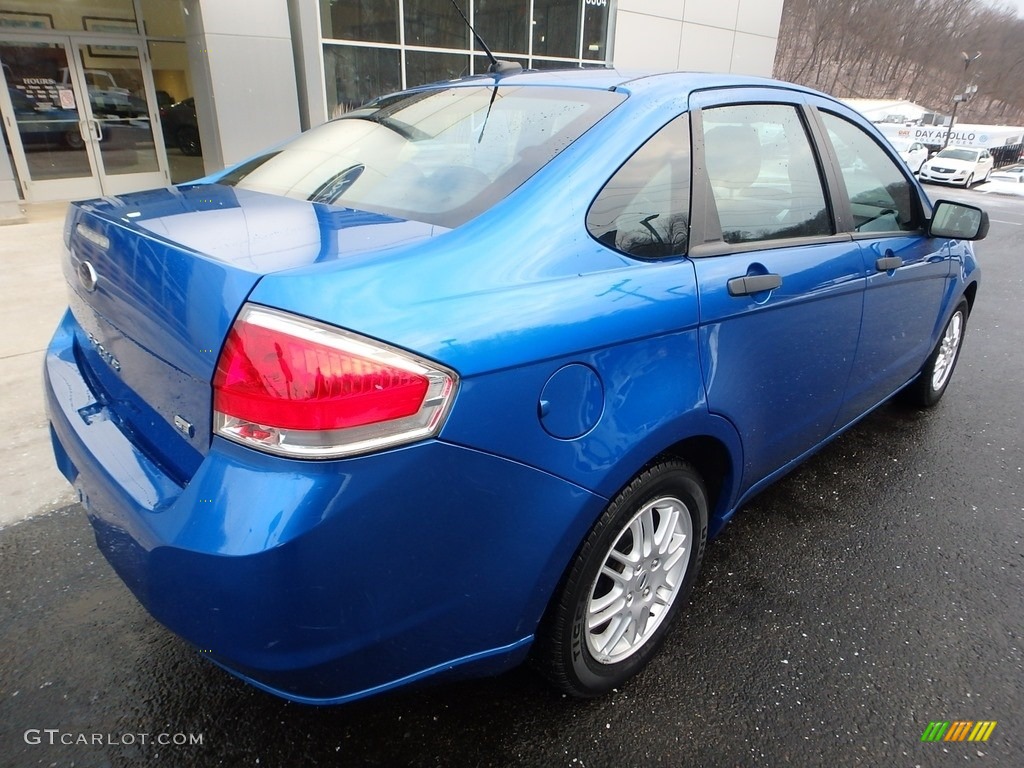 2010 Focus SE Sedan - Blue Flame Metallic / Charcoal Black photo #2