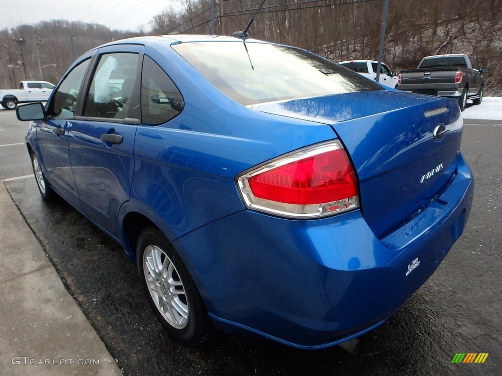 2010 Focus SE Sedan - Blue Flame Metallic / Charcoal Black photo #4