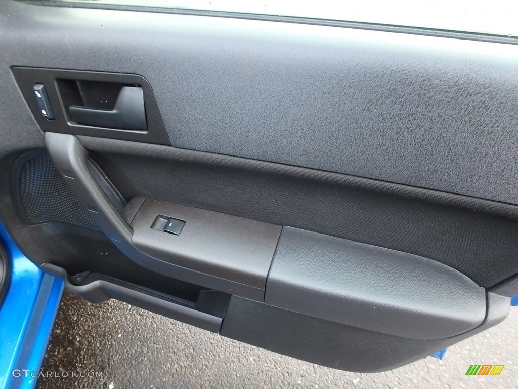 2010 Focus SE Sedan - Blue Flame Metallic / Charcoal Black photo #12