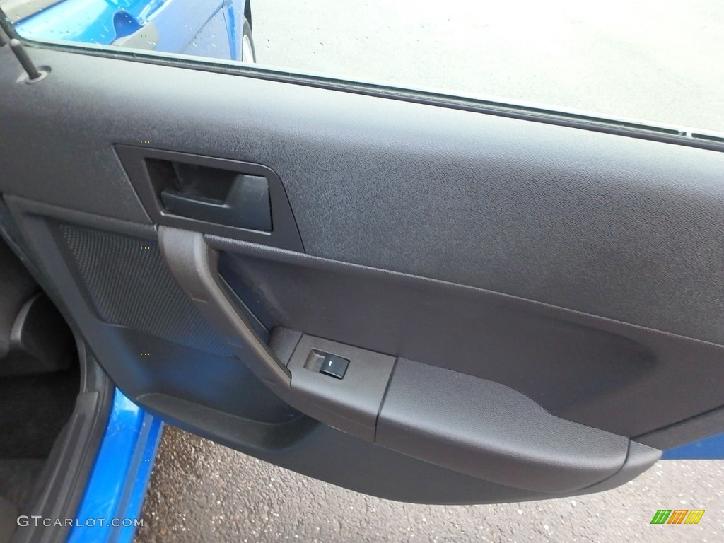 2010 Focus SE Sedan - Blue Flame Metallic / Charcoal Black photo #14