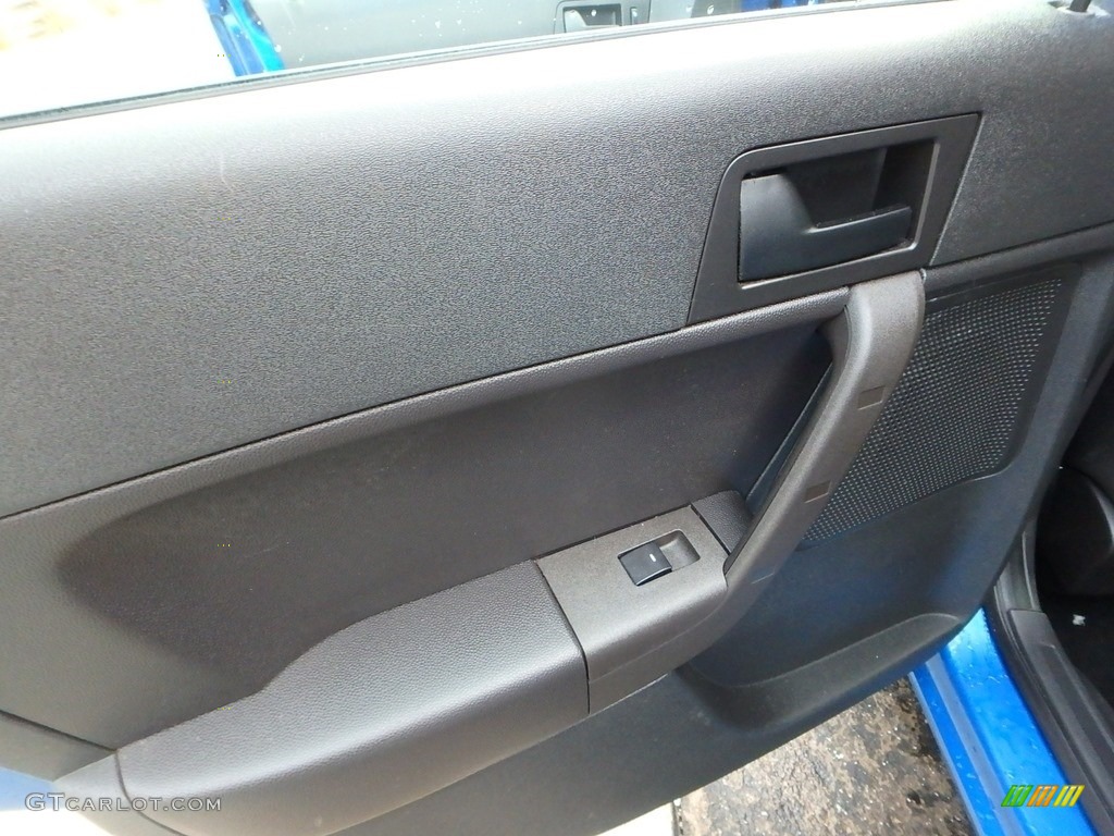 2010 Focus SE Sedan - Blue Flame Metallic / Charcoal Black photo #18