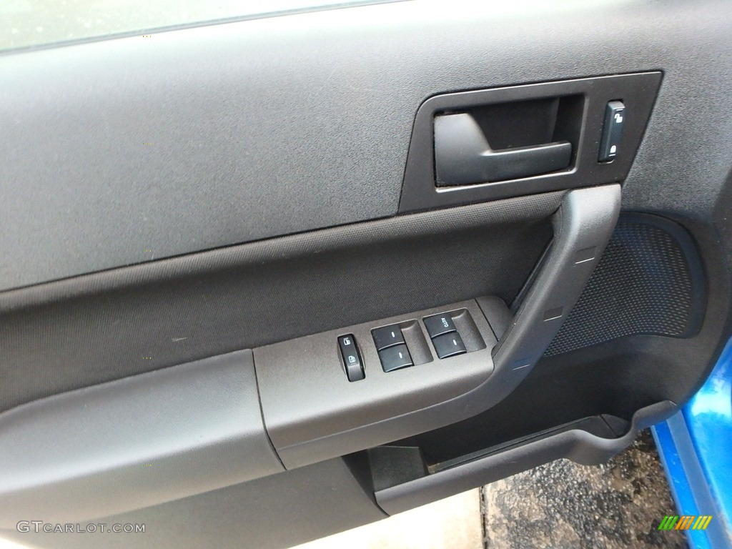 2010 Focus SE Sedan - Blue Flame Metallic / Charcoal Black photo #19