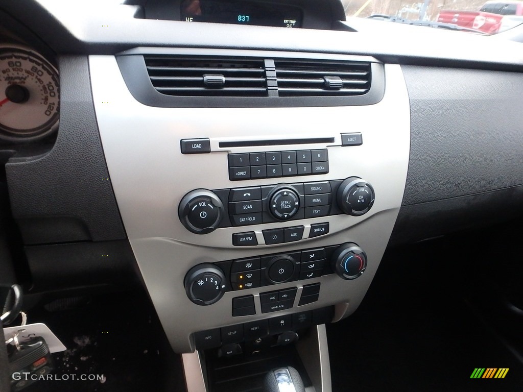 2010 Focus SE Sedan - Blue Flame Metallic / Charcoal Black photo #23