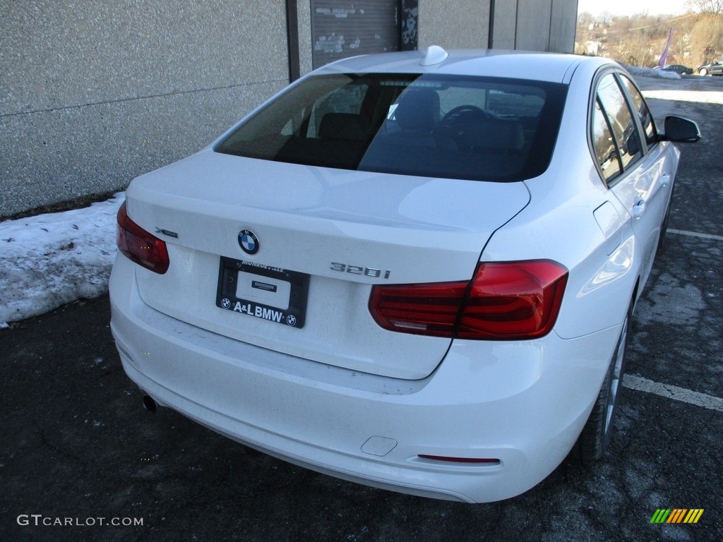 2018 3 Series 320i xDrive Sedan - Alpine White / Black photo #3