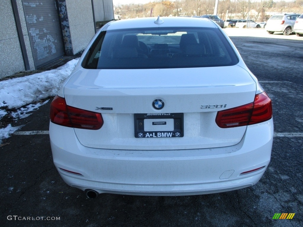 2018 3 Series 320i xDrive Sedan - Alpine White / Black photo #4