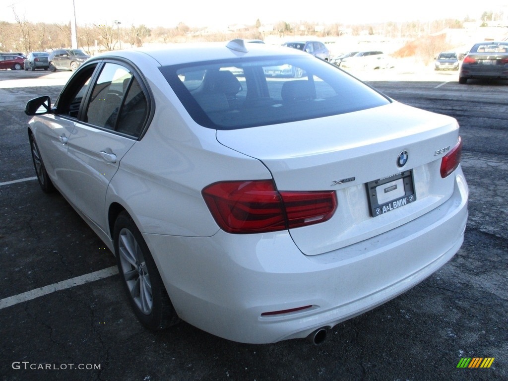 2018 3 Series 320i xDrive Sedan - Alpine White / Black photo #5