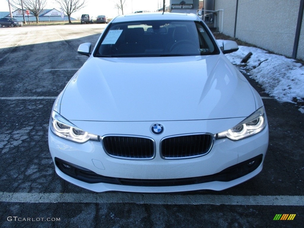 2018 3 Series 320i xDrive Sedan - Alpine White / Black photo #8