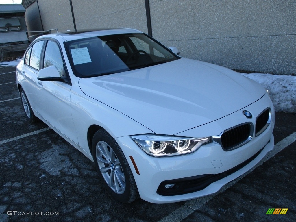 2018 3 Series 320i xDrive Sedan - Alpine White / Black photo #9