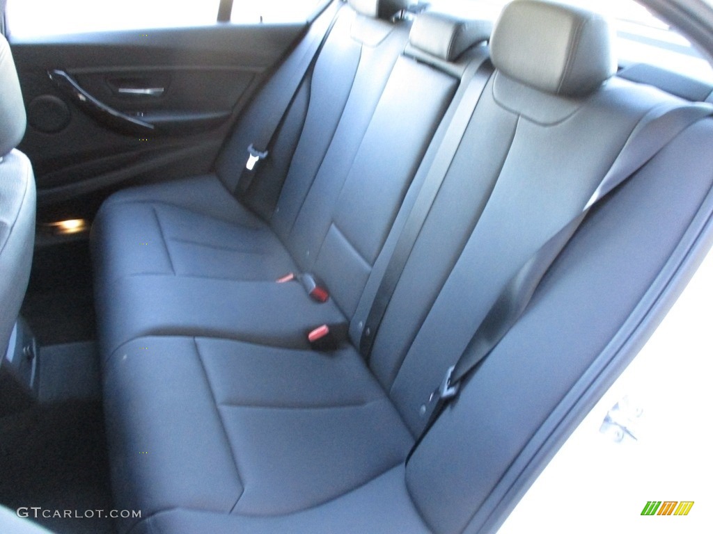 2018 3 Series 320i xDrive Sedan - Alpine White / Black photo #13