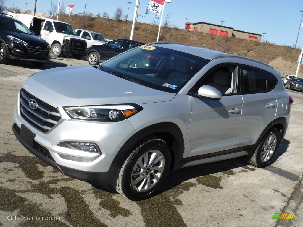 2017 Tucson SE AWD - Molten Silver / Gray photo #5