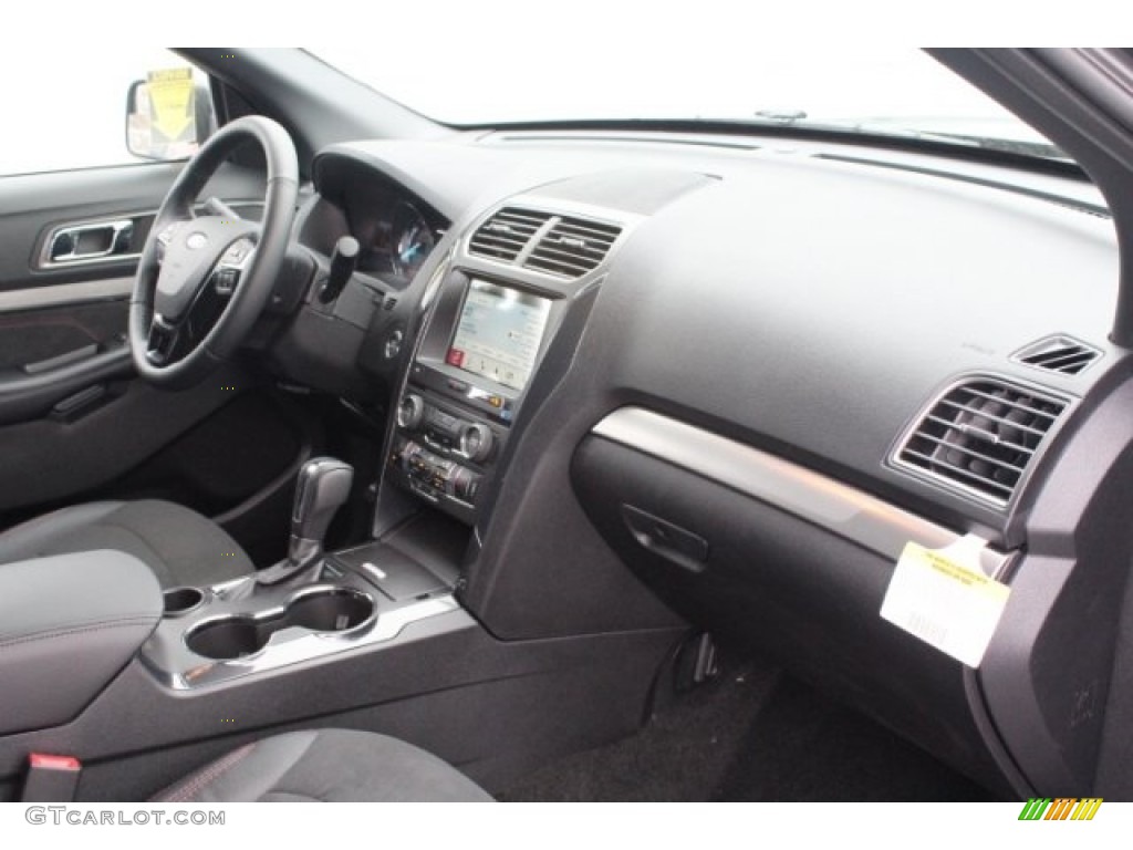 2018 Explorer XLT - Magnetic Metallic / Ebony Black photo #36