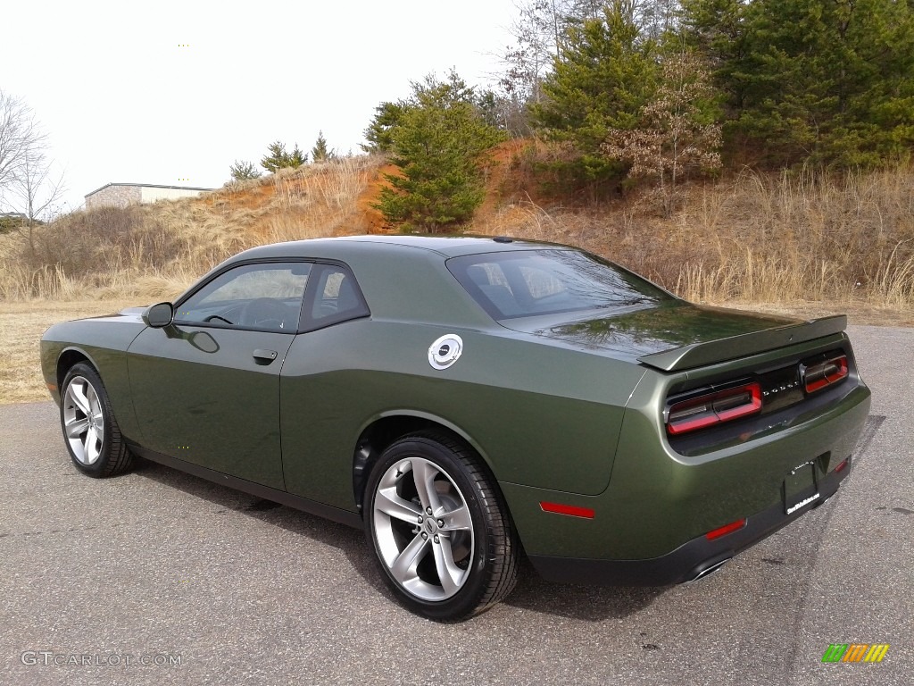 2018 Challenger SXT - F8 Green / Black photo #8
