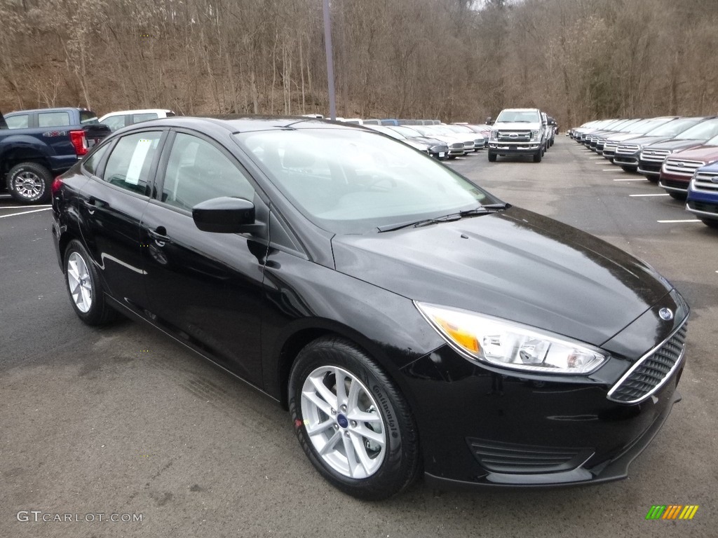 Shadow Black 2018 Ford Focus SE Sedan Exterior Photo #125133734