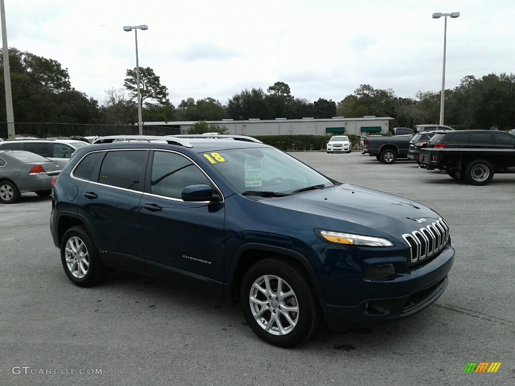 2018 Cherokee Latitude - Patriot Blue Pearl / Black/Light Frost Beige photo #7