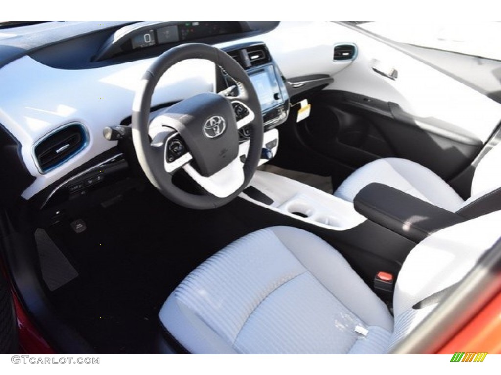Moonstone Interior 2018 Toyota Prius Three Photo #125161472