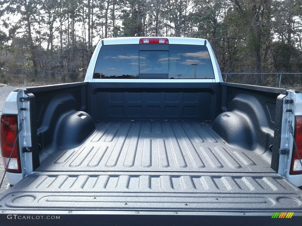 2018 1500 Big Horn Quad Cab - Bright Silver Metallic / Black/Diesel Gray photo #19