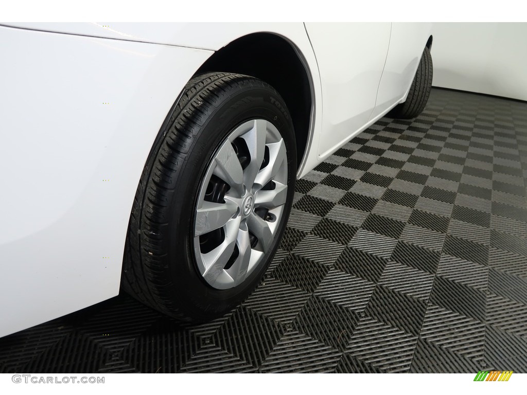 2015 Corolla LE - Super White / Ash photo #21