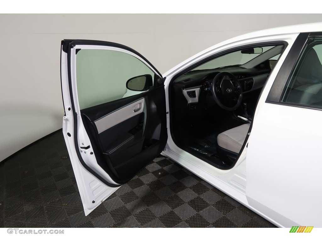 2015 Corolla LE - Super White / Ash photo #25
