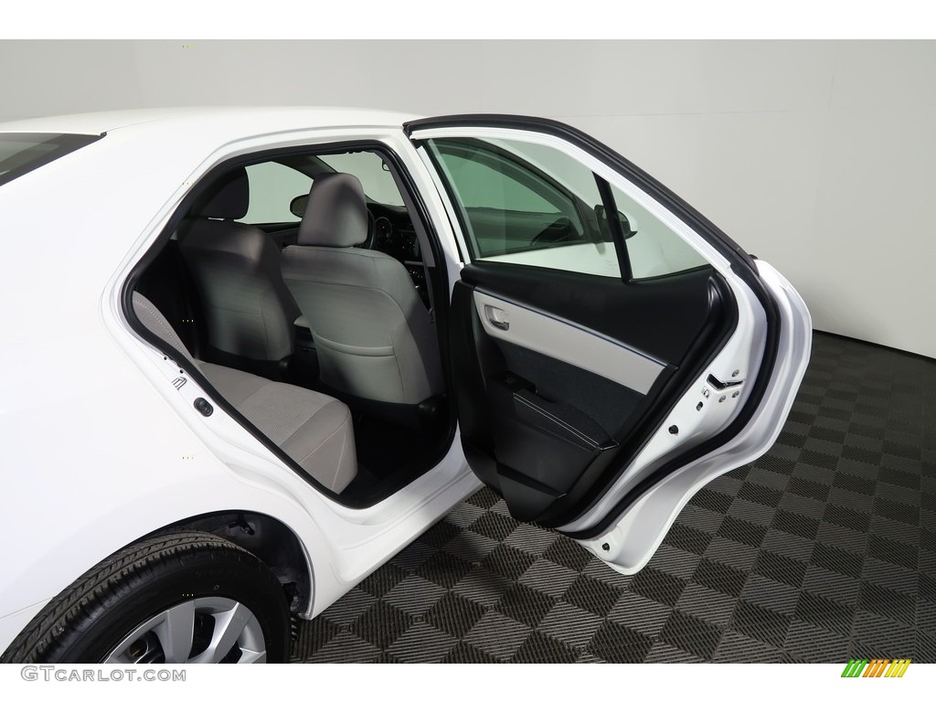 2015 Corolla LE - Super White / Ash photo #27