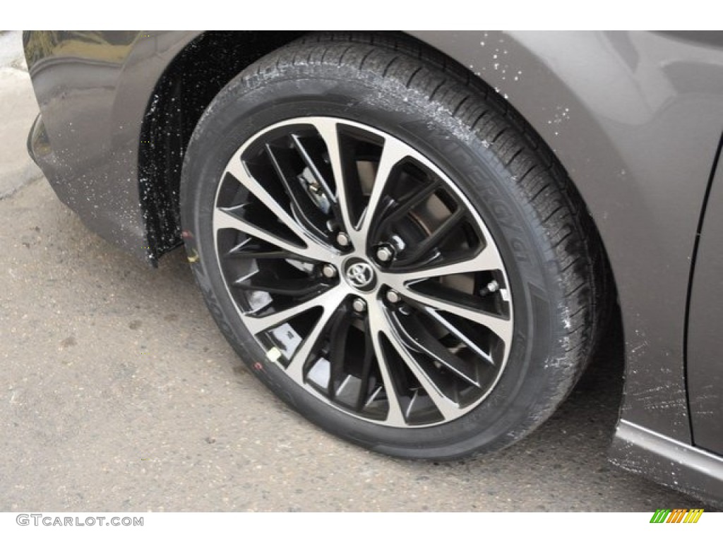 2018 Toyota Camry SE Wheel Photos