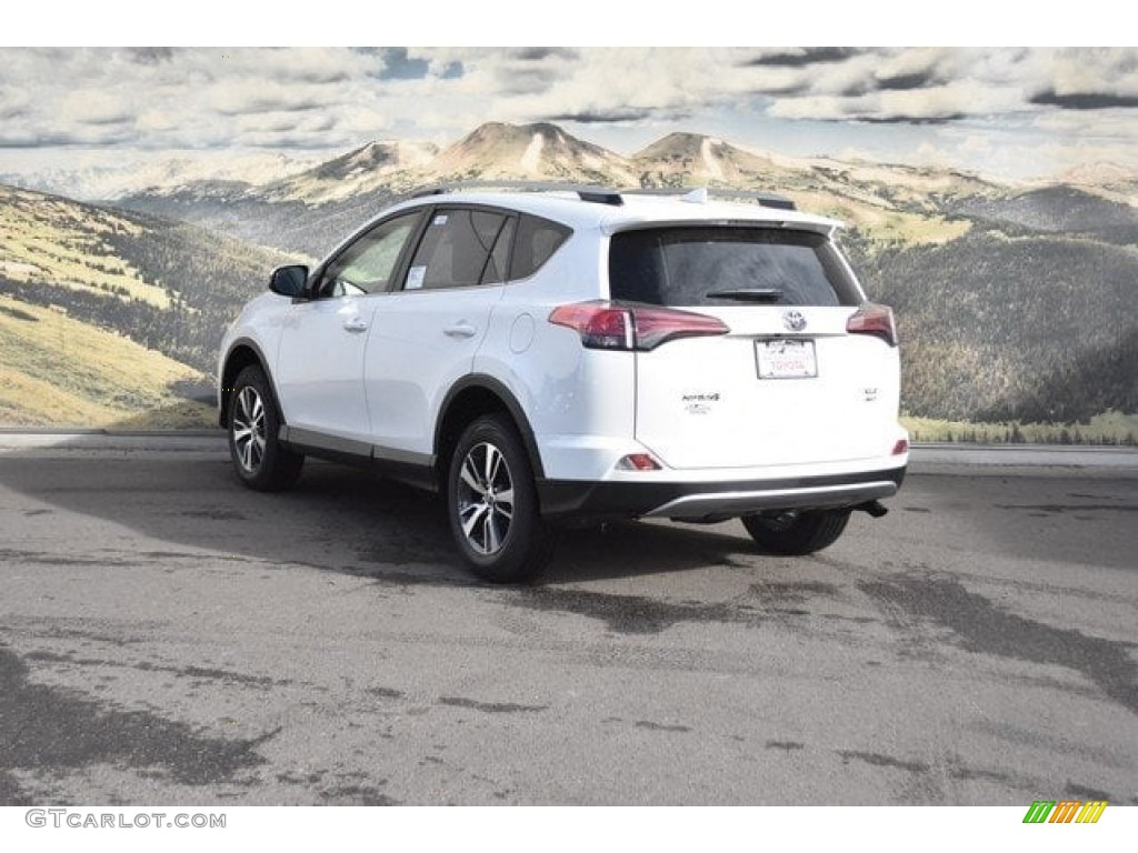 2018 RAV4 XLE - Super White / Black photo #3