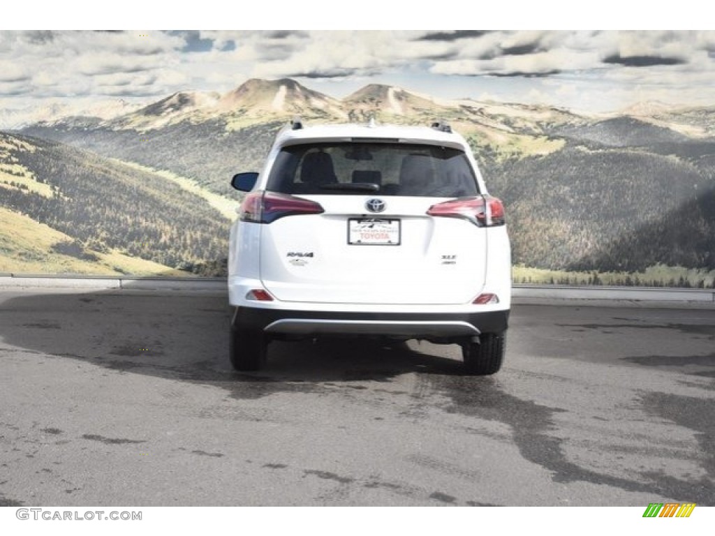 2018 RAV4 XLE - Super White / Black photo #4