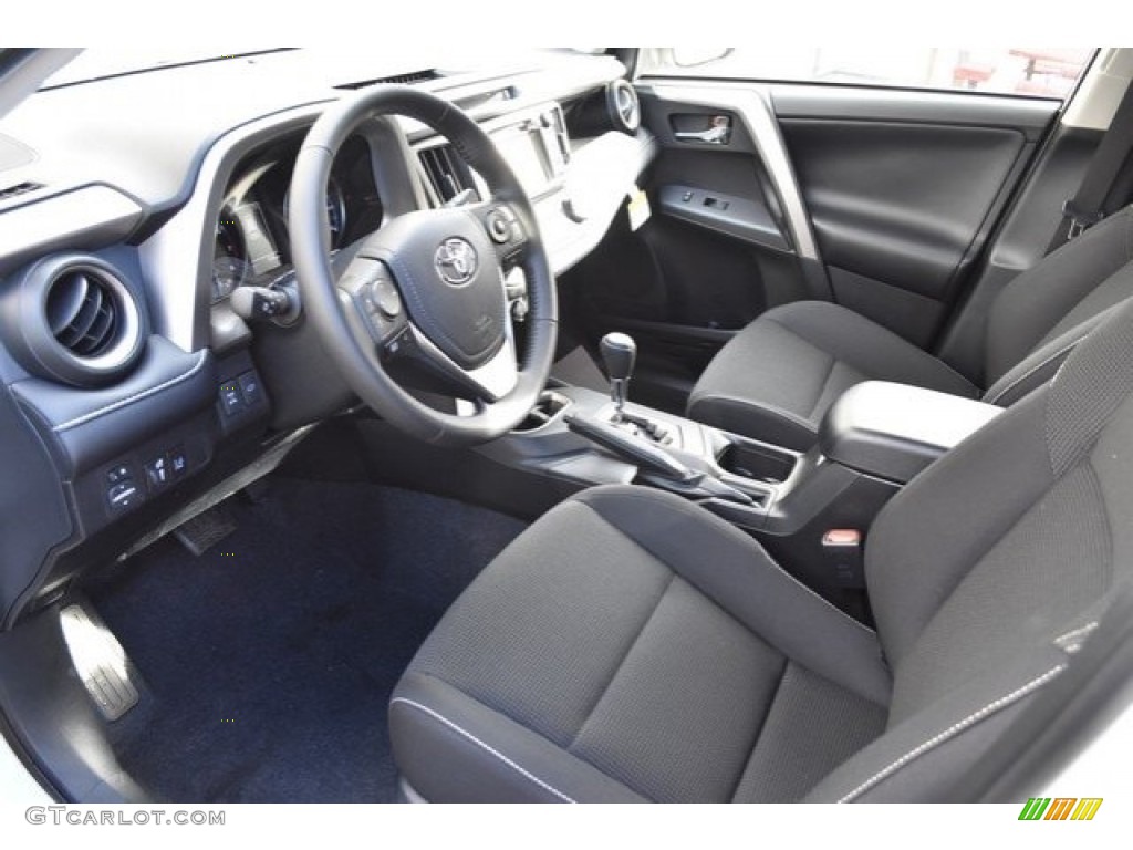 2018 RAV4 XLE - Super White / Black photo #5