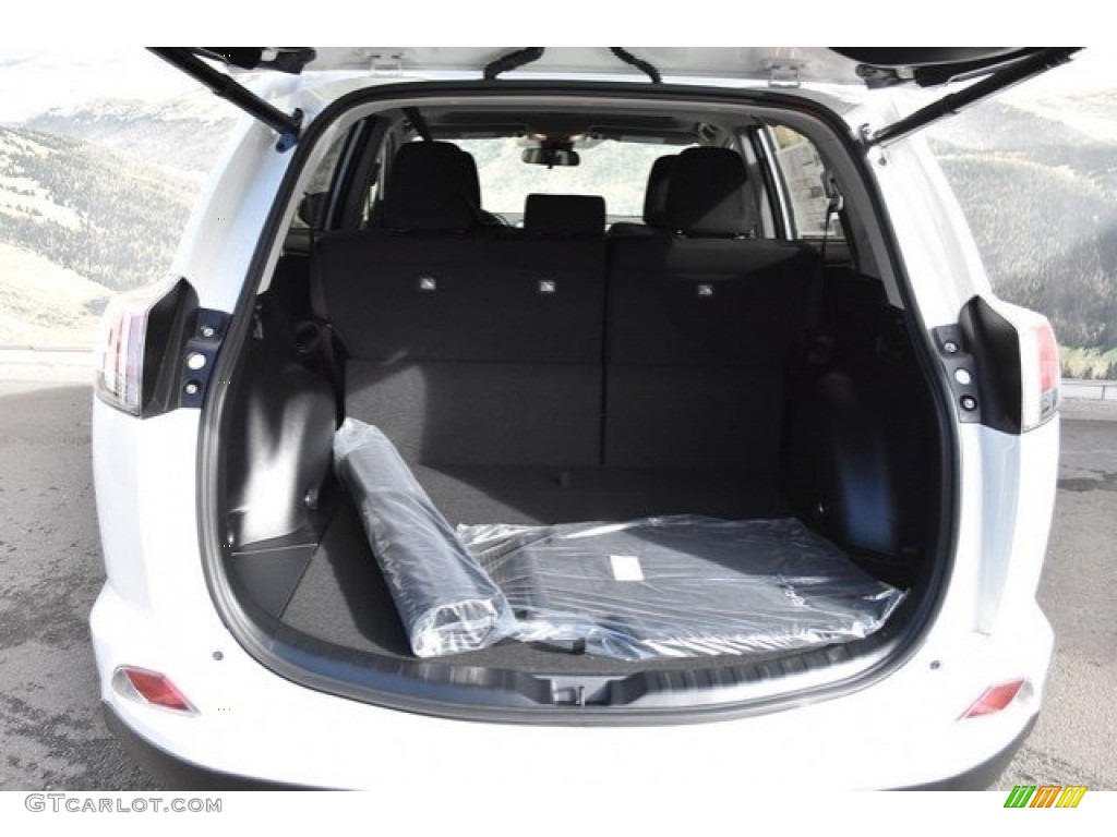 2018 RAV4 XLE - Super White / Black photo #8