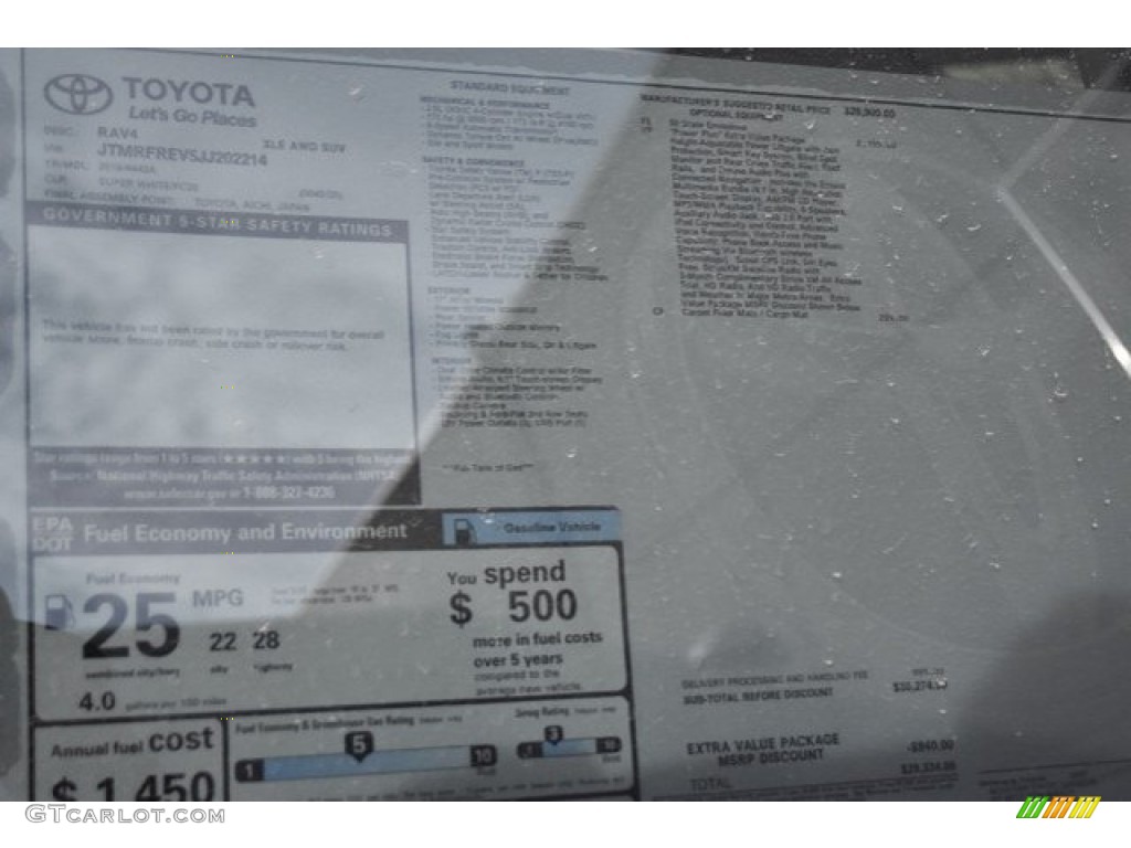2018 RAV4 XLE - Super White / Black photo #10