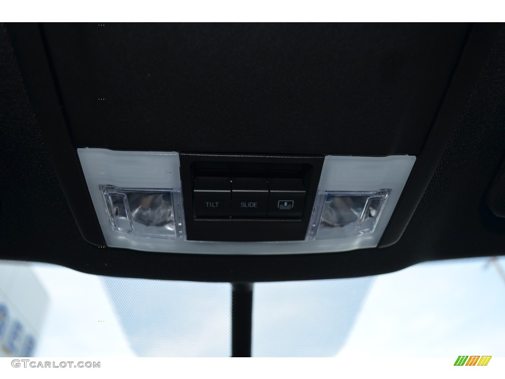 2018 Explorer XLT - White Platinum / Medium Stone photo #21