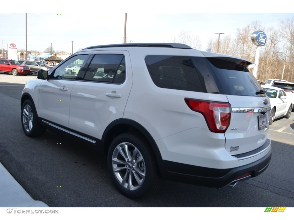 2018 Explorer XLT - White Platinum / Medium Stone photo #24