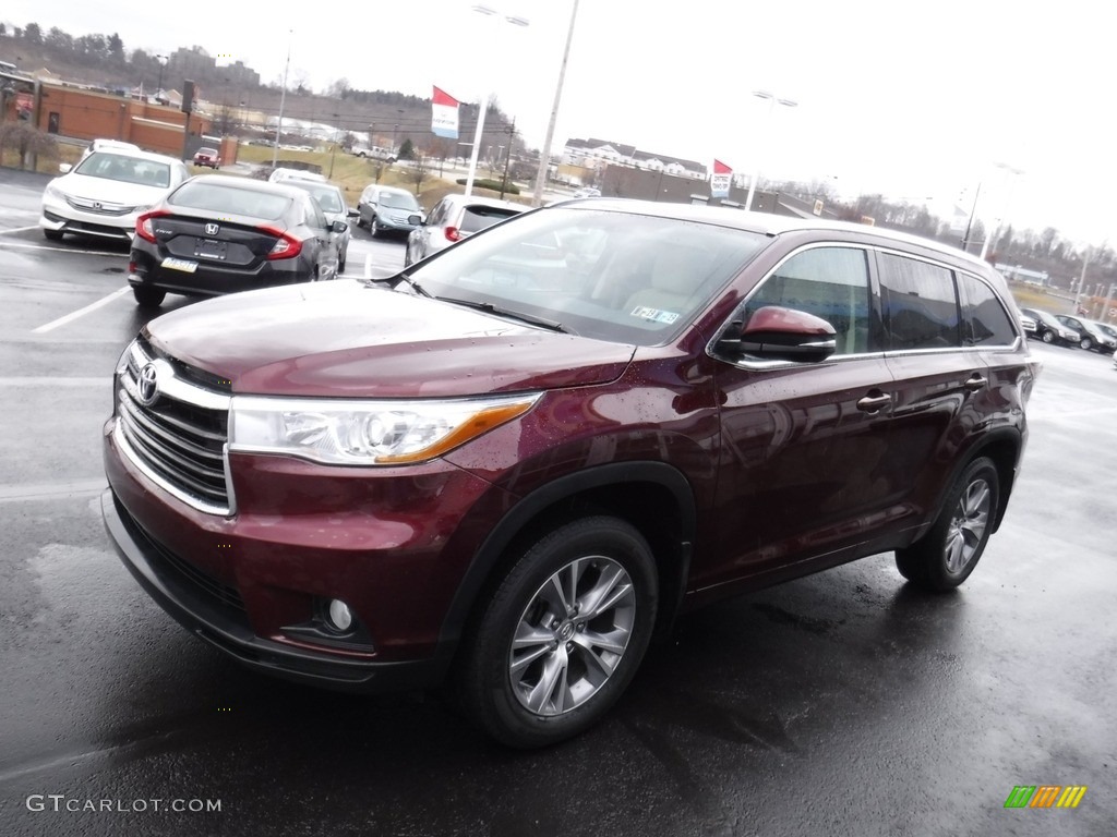 2015 Highlander XLE AWD - Ooh La La Rouge Mica / Almond photo #6