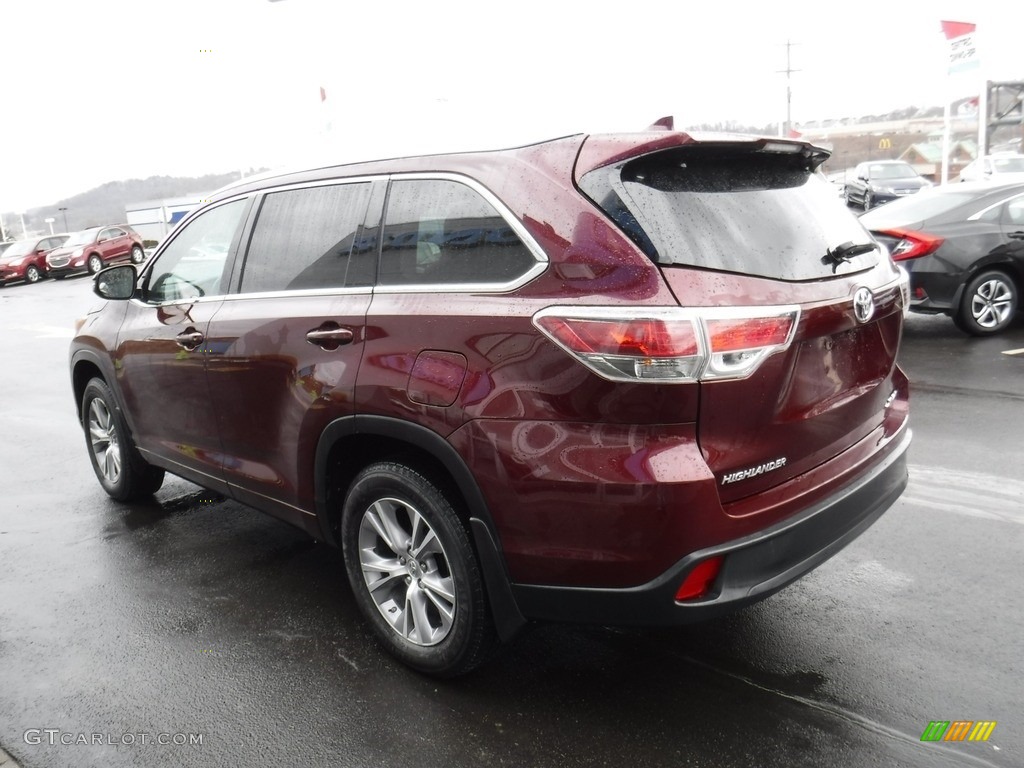 2015 Highlander XLE AWD - Ooh La La Rouge Mica / Almond photo #8