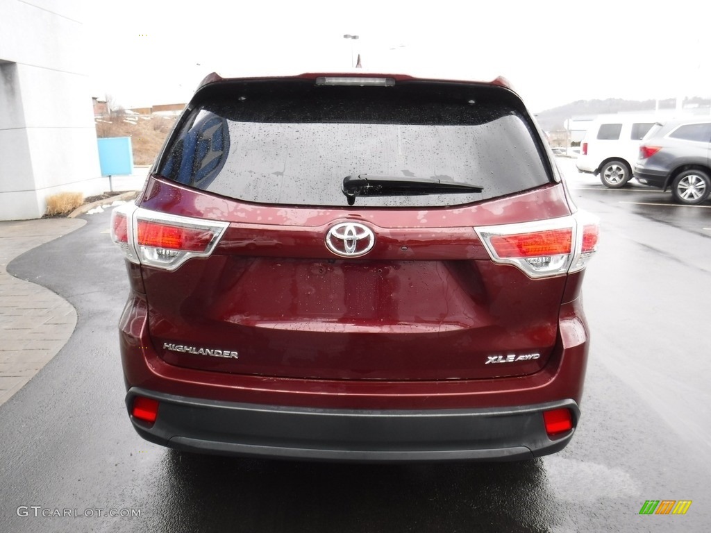 2015 Highlander XLE AWD - Ooh La La Rouge Mica / Almond photo #9